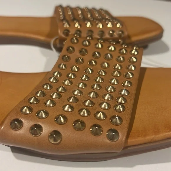 NWOT Tahari Gold Studded Sandals - Picture 4 of 9